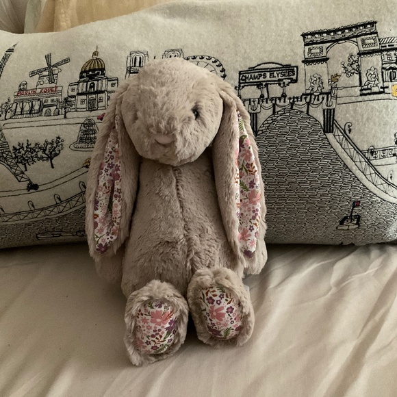 Jellycat Blossom Beige “Petal” NWT Medium Bunny - Picture 5 of 7